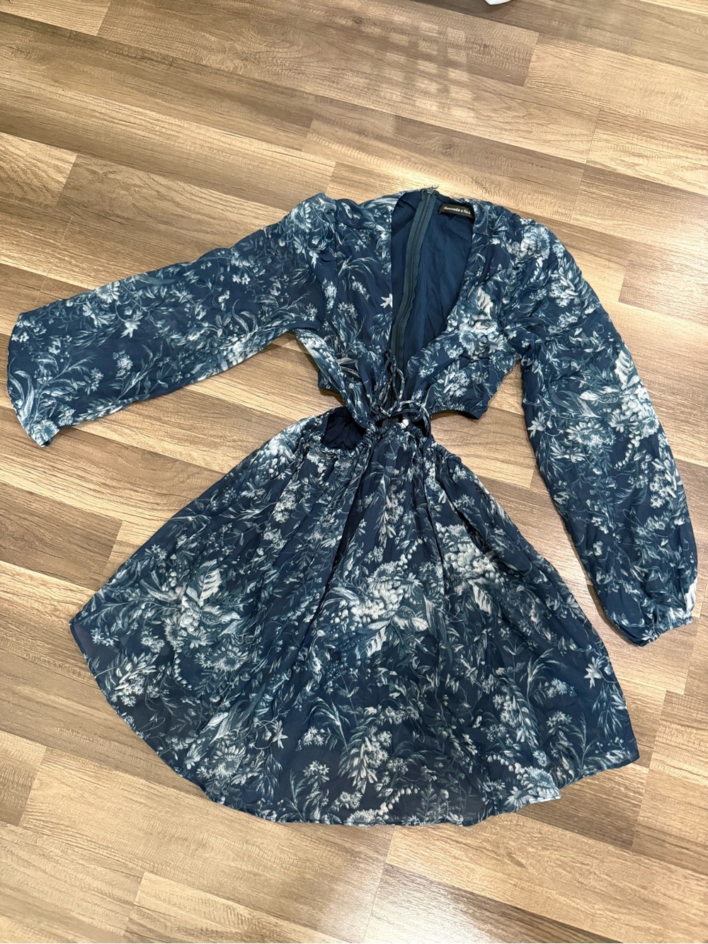 Abercrombie & Fitch Navy Floral Long-Sleeve Cut-out-Tie-Waist Dress